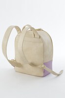 灰原哀モデルのリュック。