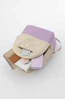 灰原哀モデルのリュック。