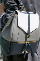 安室透をイメージしたリュックの着用例。