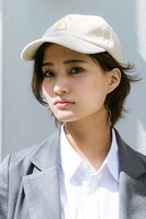 安室透をイメージしたファッションアイテムの着用例。