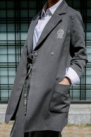 安室透をイメージしたファッションアイテムの着用例。