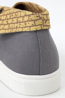 安室透モデルのスニーカー。