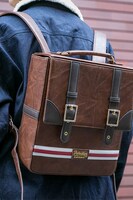 江戸川コナンをイメージしたリュックの着用例。