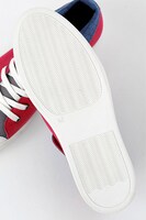 江戸川コナンモデルのスニーカー。