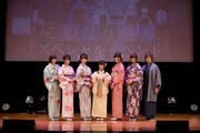 左から諏訪彩花、久保田梨沙、秦佐和子、大野柚布子、加隈亜衣、沼倉愛美、緒方恵美。