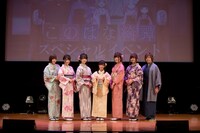 左から諏訪彩花、久保田梨沙、秦佐和子、大野柚布子、加隈亜衣、沼倉愛美、緒方恵美。