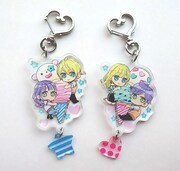 「SSBー超青春姉弟sー」のアクリルキーホルダー。
