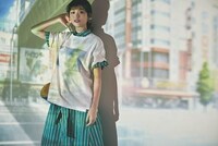 コラボアパレルの着用イメージ。