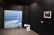 「連載開始50周年記念『あしたのジョー展』」の様子。フォトスポットも設けられている。