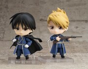 別売りの「ねんどろいど ロイ・マスタング」と並べた様子。