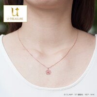 さくらモデルのネックレス「さくら」の着用例。