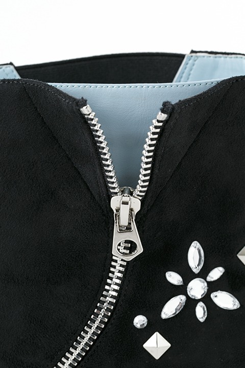 冬組モデルのブーツ。