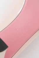 春組モデルのパンプス。