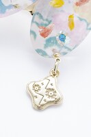 秋組モデルのバレッタ。