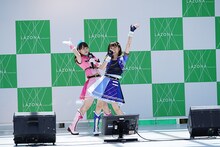 松永あかねと木戸衣吹。