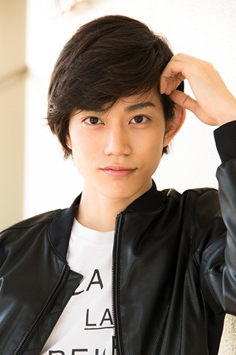 丸山レイジ役の高橋健介。