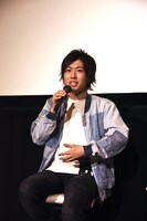 筒井光役の上西哲平。