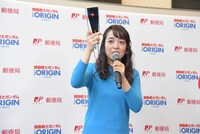 ニュータイプが何かを感じ取ったときの音を鳴らす潘めぐみ。