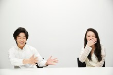 前田旺志郎と栗山千明の合同取材の様子。