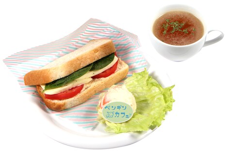 「ペンギンカフェのTBCサンド」