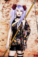 高橋紗妃扮する千華。