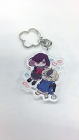 抽選でプレゼントされるアクリルキーホルダー。