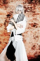 田中稔彦扮する百。