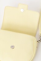 長月夜モデルのショルダーバッグ。