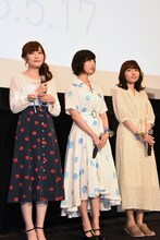 左から山田結衣役の高橋未奈美、加瀬友香役の佐倉綾音、三河役の木戸衣吹。