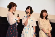 左から山田結衣役の高橋未奈美、加瀬友香役の佐倉綾音、三河役の木戸衣吹。