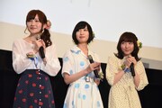 左から山田結衣役の高橋未奈美、加瀬友香役の佐倉綾音、三河役の木戸衣吹。