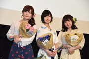 OVA「あさがおと加瀬さん。」上映会の舞台挨拶の様子。左から山田結衣役の高橋未奈美、加瀬友香役の佐倉綾音、三河役の木戸衣吹。