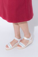 「ツキウタ。THE ANIMATION」をモチーフにしたファッションアイテムの着用例。