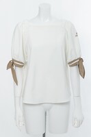 神無月郁モデルのブラウス。