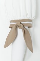 神無月郁モデルのブラウス。