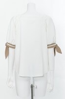 神無月郁モデルのブラウス。