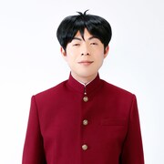 舞台第1弾上演時の高木晋哉扮する大間仁のビジュアル。