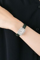 腕時計の着用例。