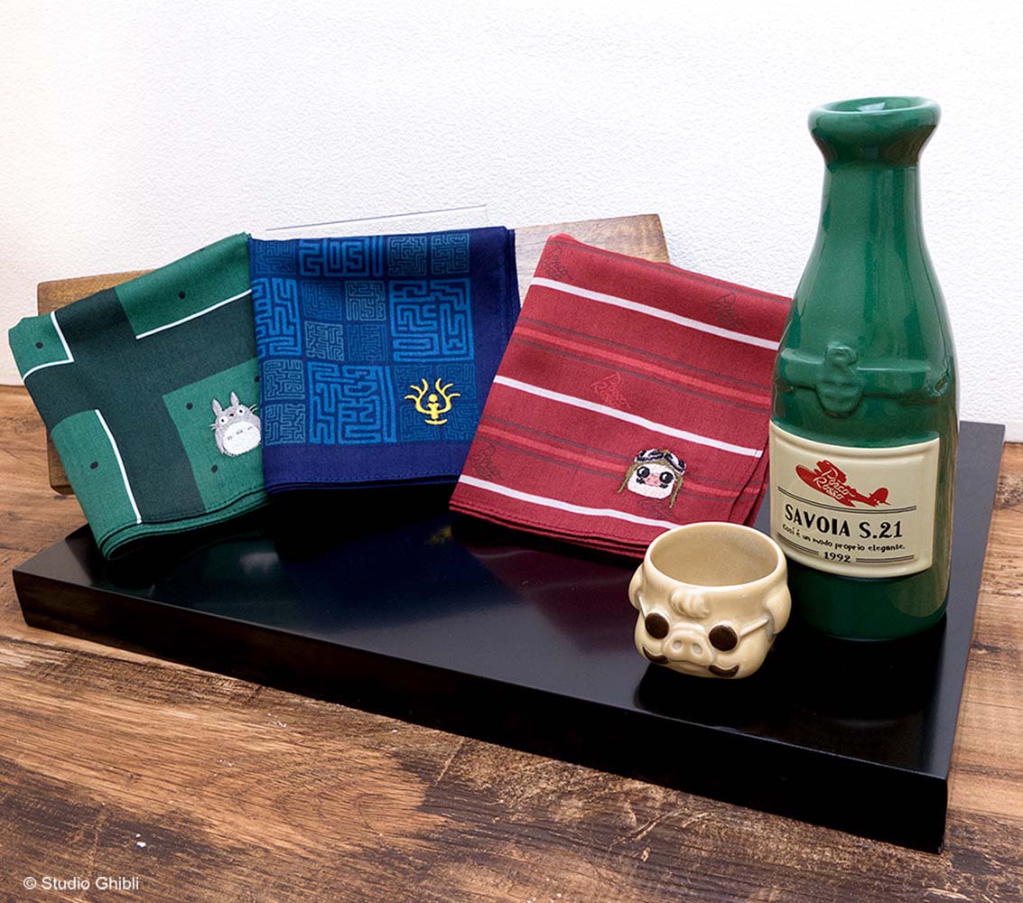 「紅の豚 徳利おちょこセット ポルコで乾杯」とハンカチ