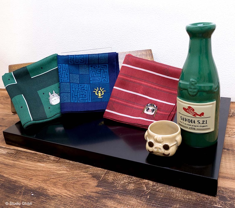 「紅の豚 徳利おちょこセット ポルコで乾杯」とハンカチ