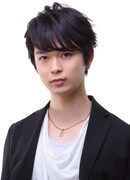 銀次役の土岐隼一。