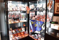 コラボカフェで販売されるグッズ。