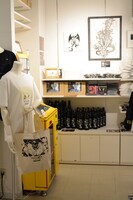 「DEVILMAN crybaby SABBATH SHIBUYA」場内の物販スペース。