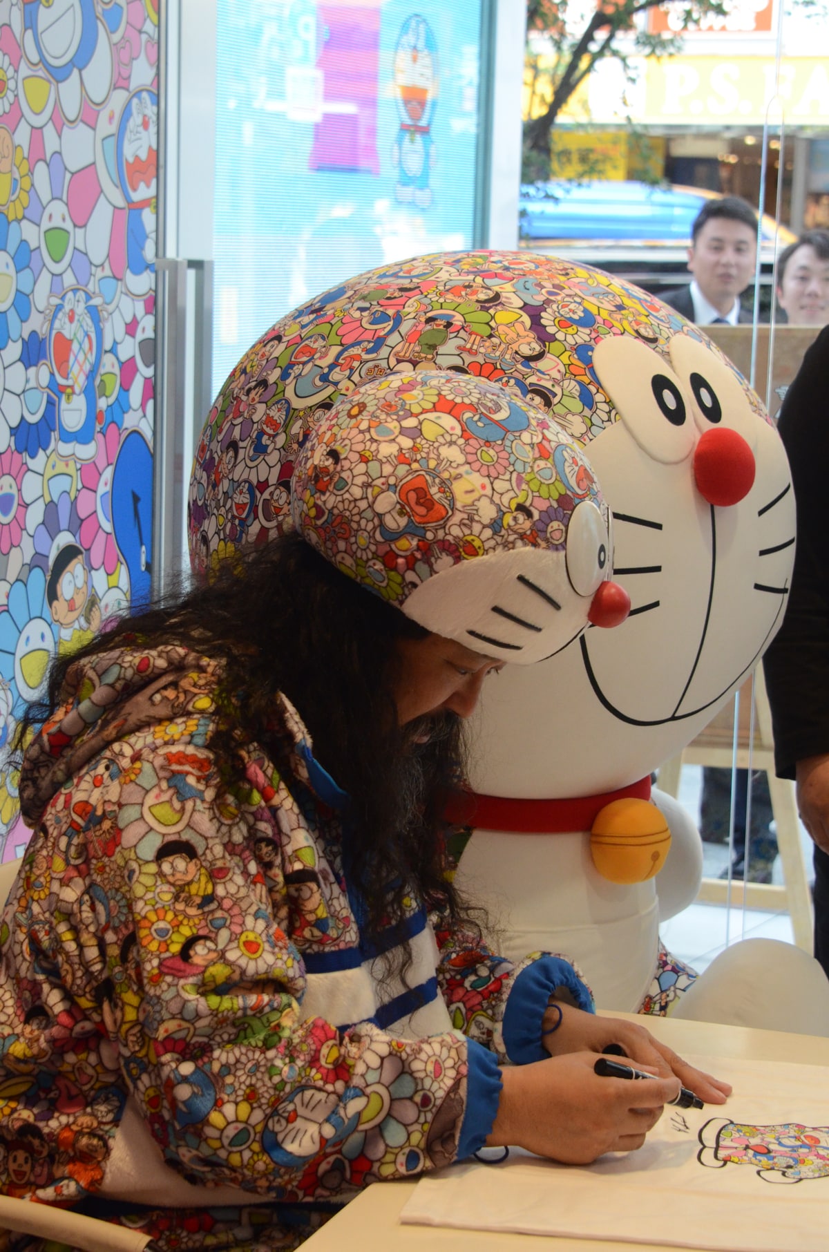 ドラえもん UNIQLO 村上 隆 UNIQLO 限定 ドラえもん × 村上隆 コラボ