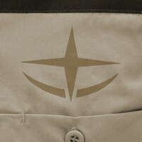アニメ「機動戦士ガンダム」地球連邦軍の制服をモチーフにしたワークシャツ。