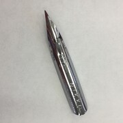 Gペンのペン先は、1本ずつケースに入れてプレゼントされる。