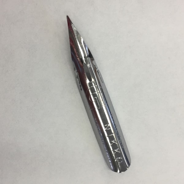 Gペンのペン先は、1本ずつケースに入れてプレゼントされる。