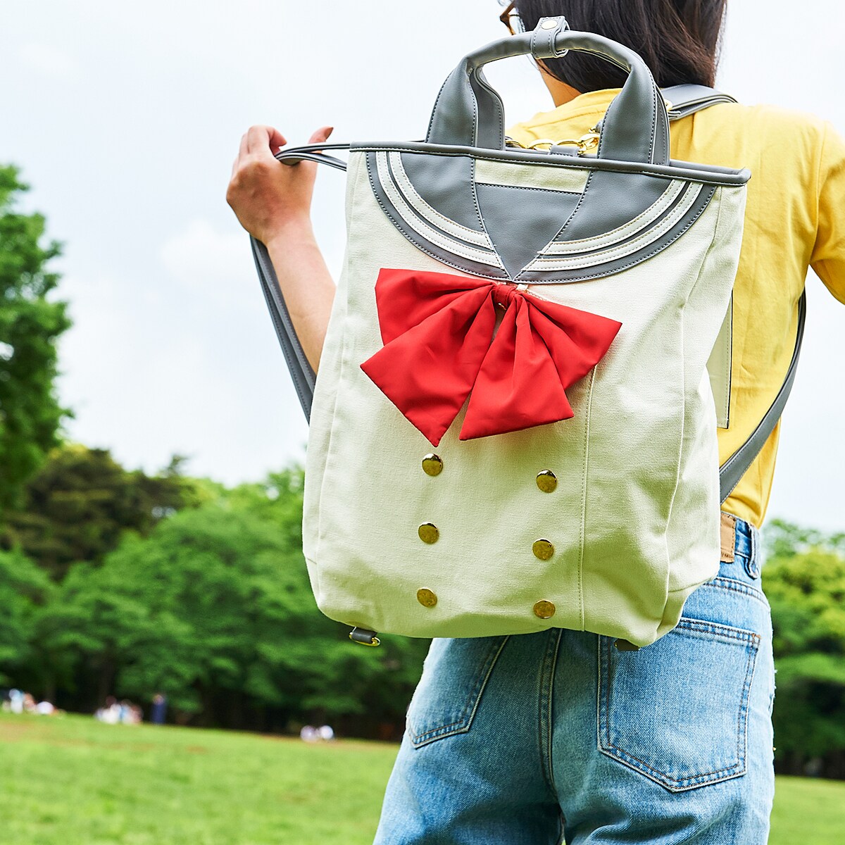 「ラブライブ！サンシャイン!!」浦の星女学院の制服がリュックとポーチに