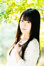 家城瑛南役の小倉唯。