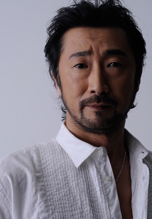 オール・フォー・ワン役の大塚明夫。